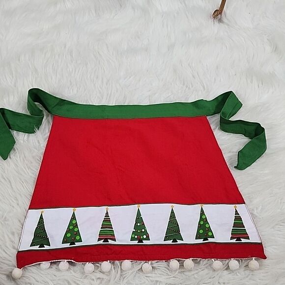 🎄Sweet Little Christmas Tree Apron for Your Little Baker! - Picture 2 of 5